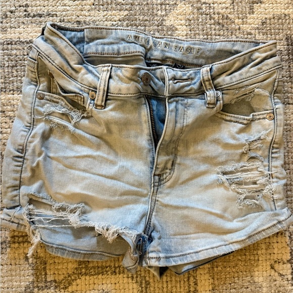 AE Next Level High-Waisted V-Rise Ripped Denim Short Short Sz 4 - Picture 4 of 7